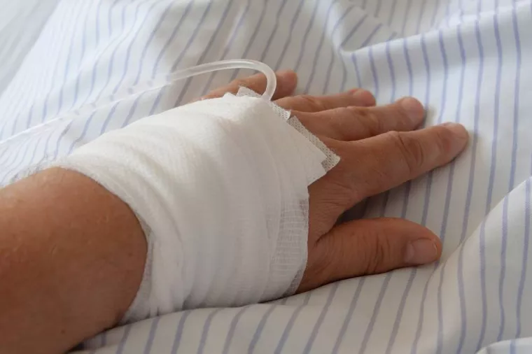 Installation d'une perfusion d'hydratation sur un patient, Redon, ABIGAEL INFIRMIERE